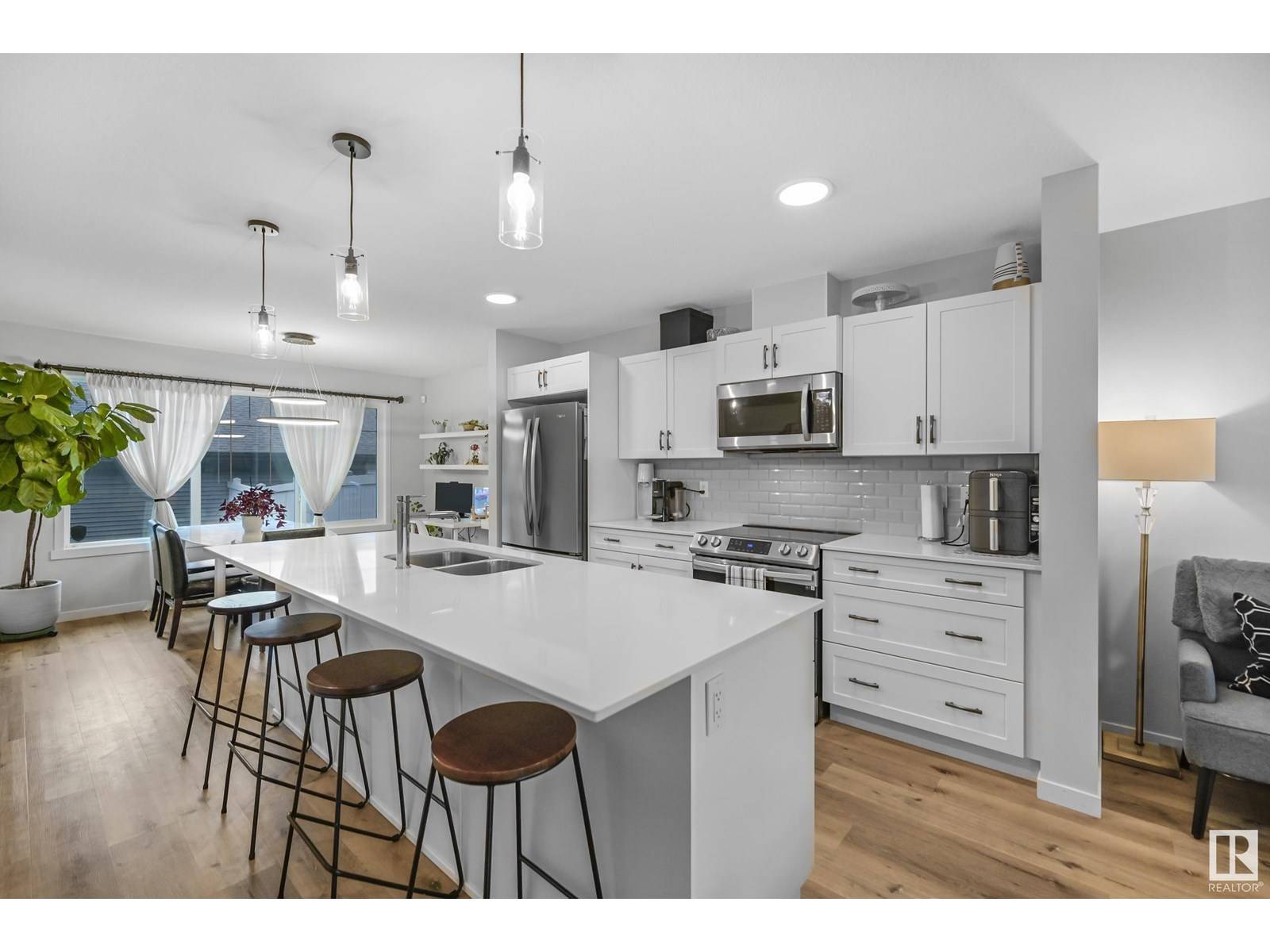 Edmonton, AB T5E6Y2,5696 JUCHLI AV NW