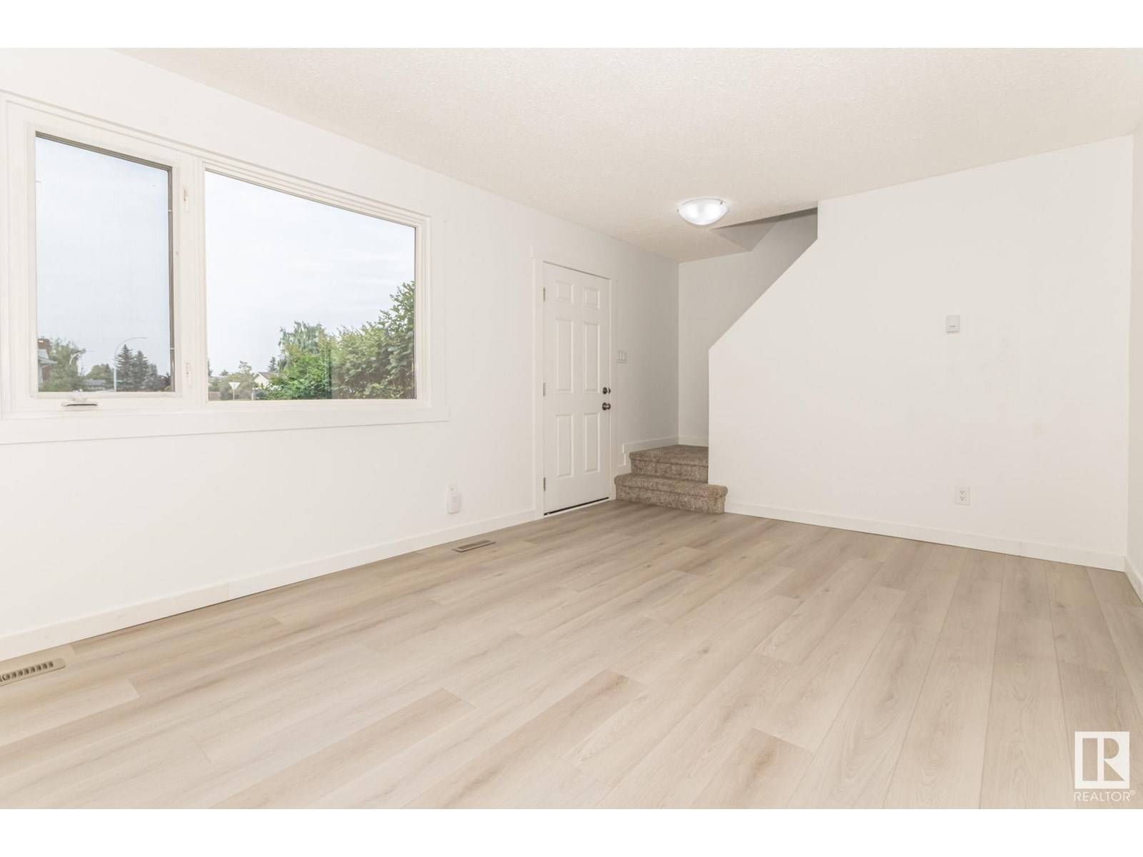 Edmonton, AB T5A2S3,344 HERMITAGE RD NW