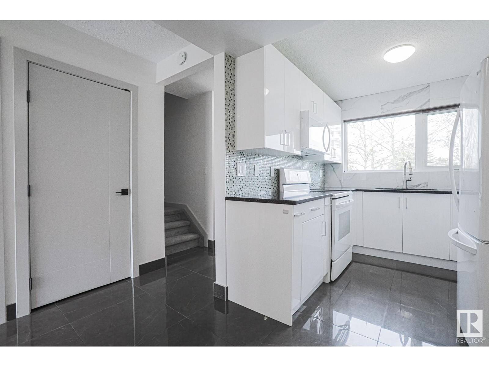 Edmonton, AB T5X3N4,10634 BEAUMARIS RD NW