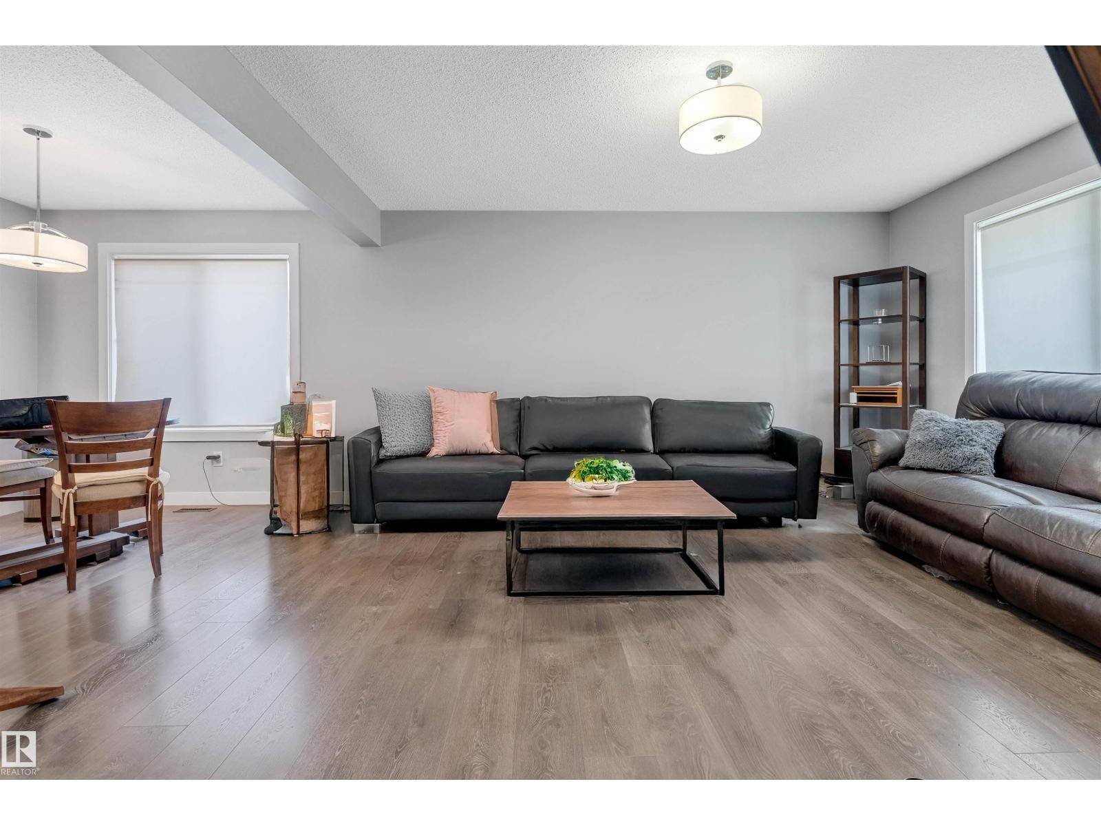 Edmonton, AB T5T7H7,8616 221 ST NW