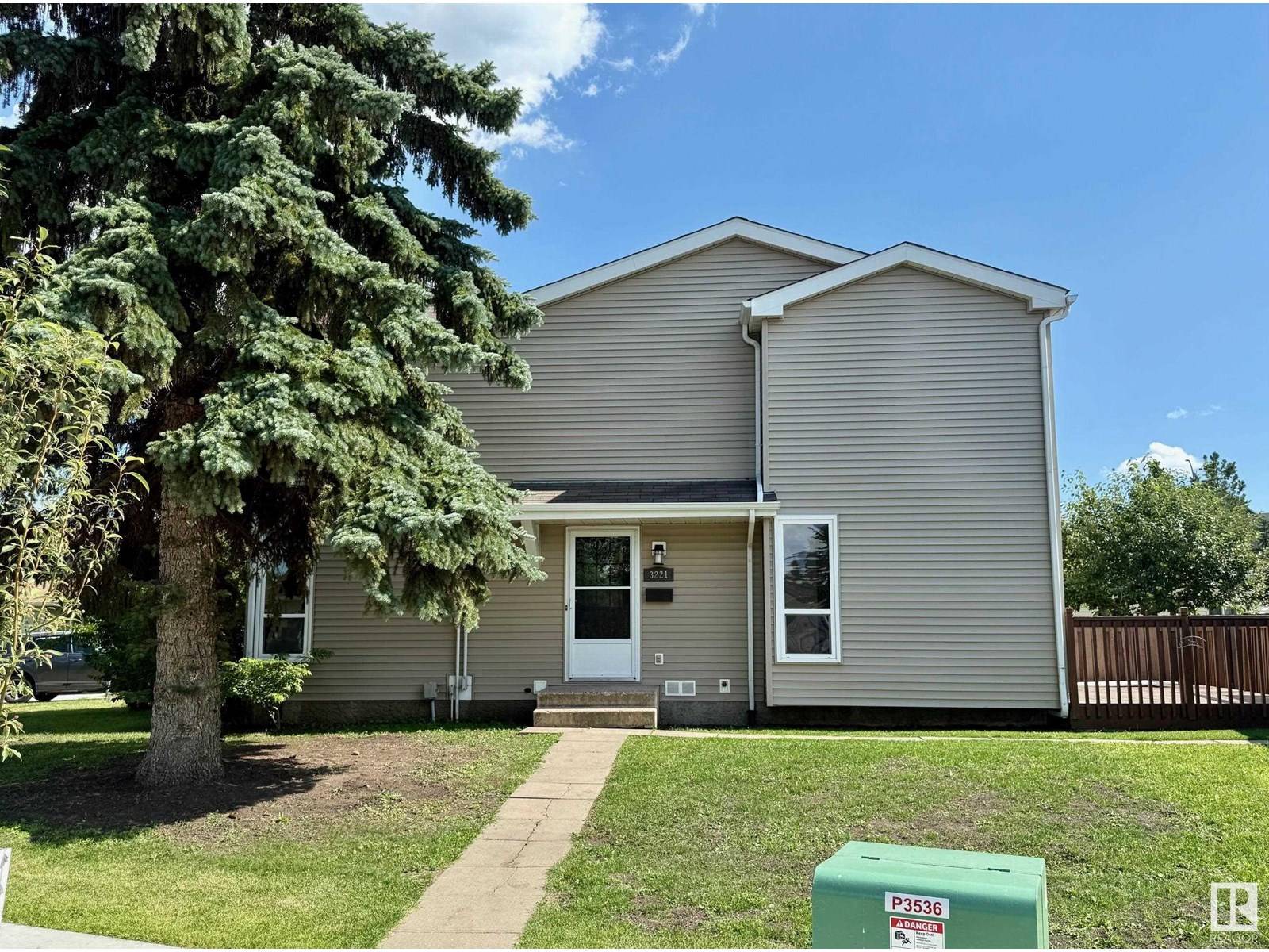 Edmonton, AB T5Y1P2,3221 138 AV NW