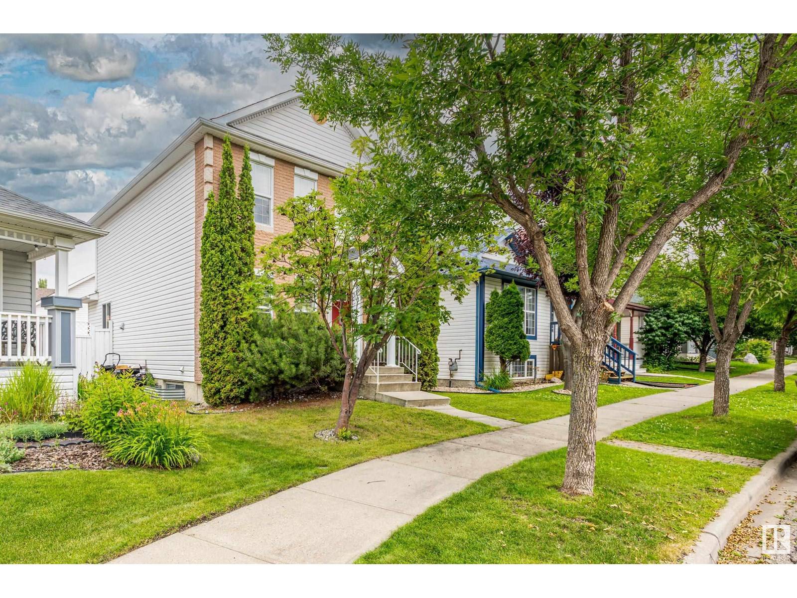 Edmonton, AB T6R2S4,2084 TANNER WD NW