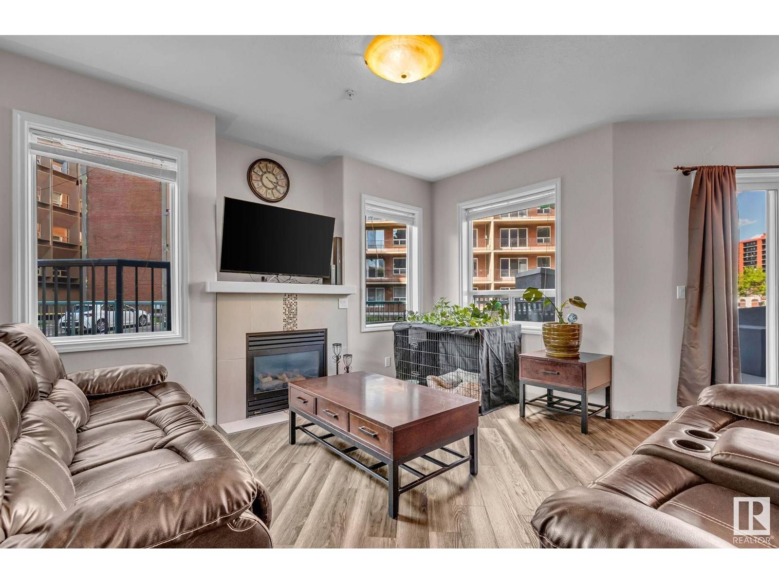 Edmonton, AB T5K2Y2,#104 10046 110 ST NW