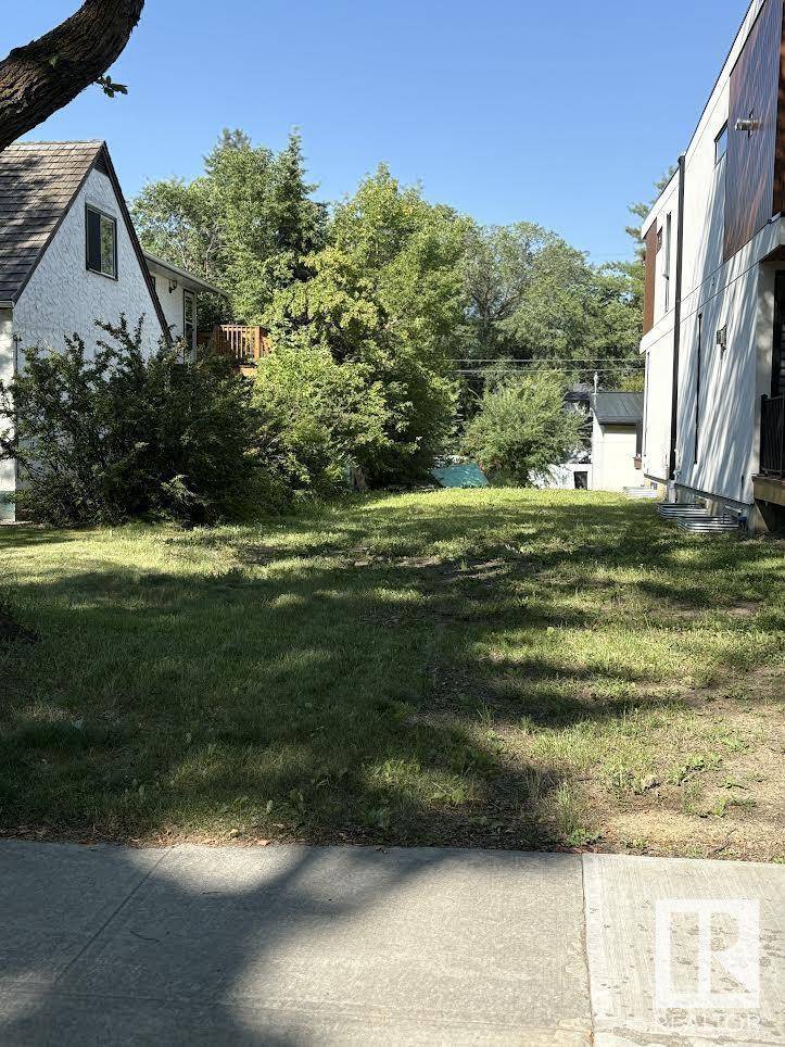 Edmonton, AB T6G1S2,9230 117 ST NW NW