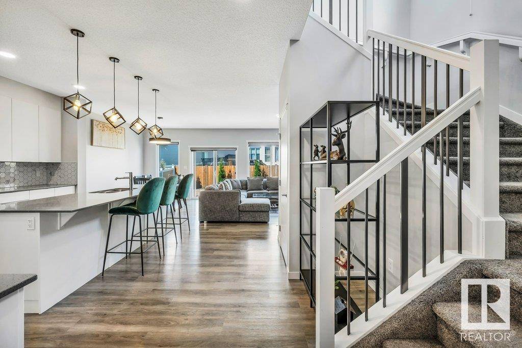 Edmonton, AB T5Y3Z8,17512 47 ST NW