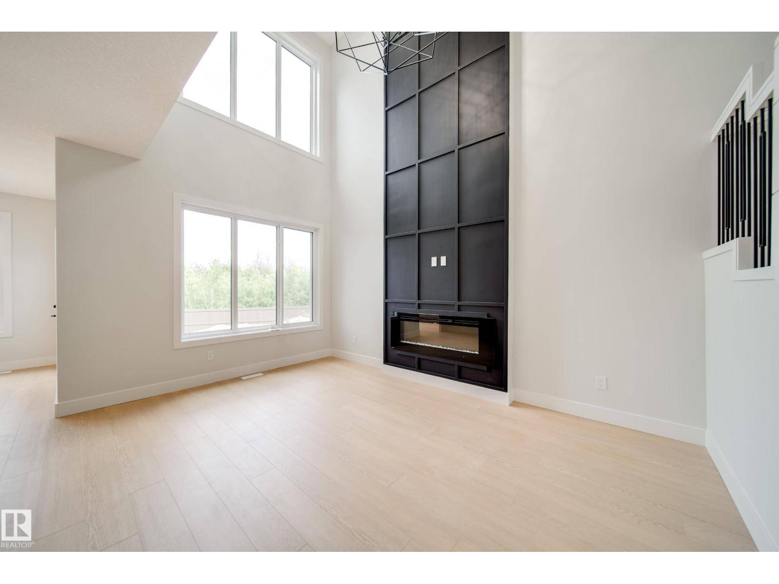 Edmonton, AB T5Z0S8,8824 183 AV NW