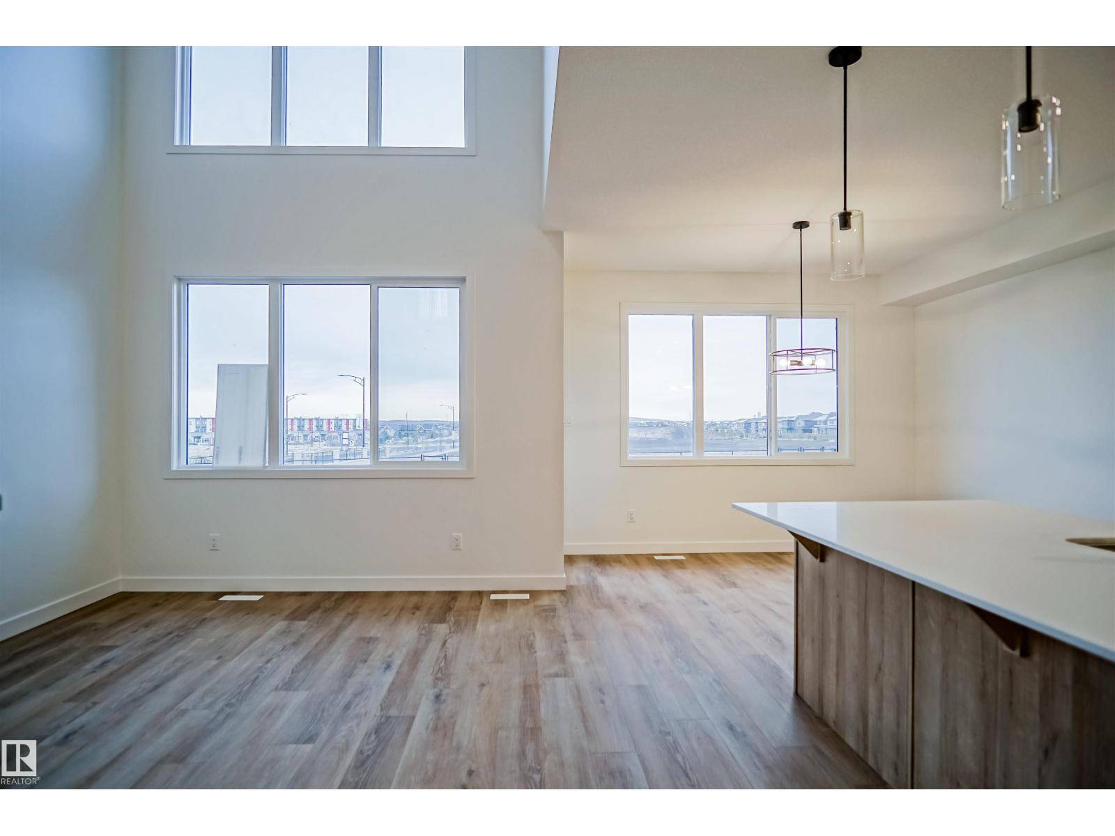 Edmonton, AB T6W4X8,1323 11 AV NW