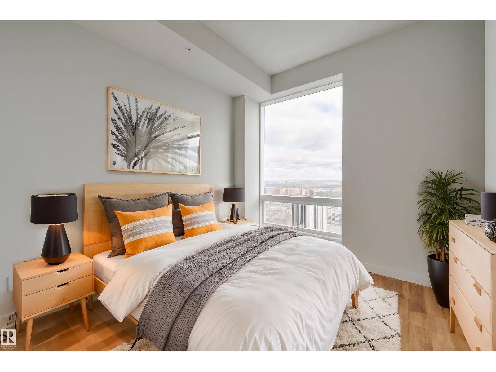 Edmonton, AB T5J0K6,#3704 10360 102 ST NW