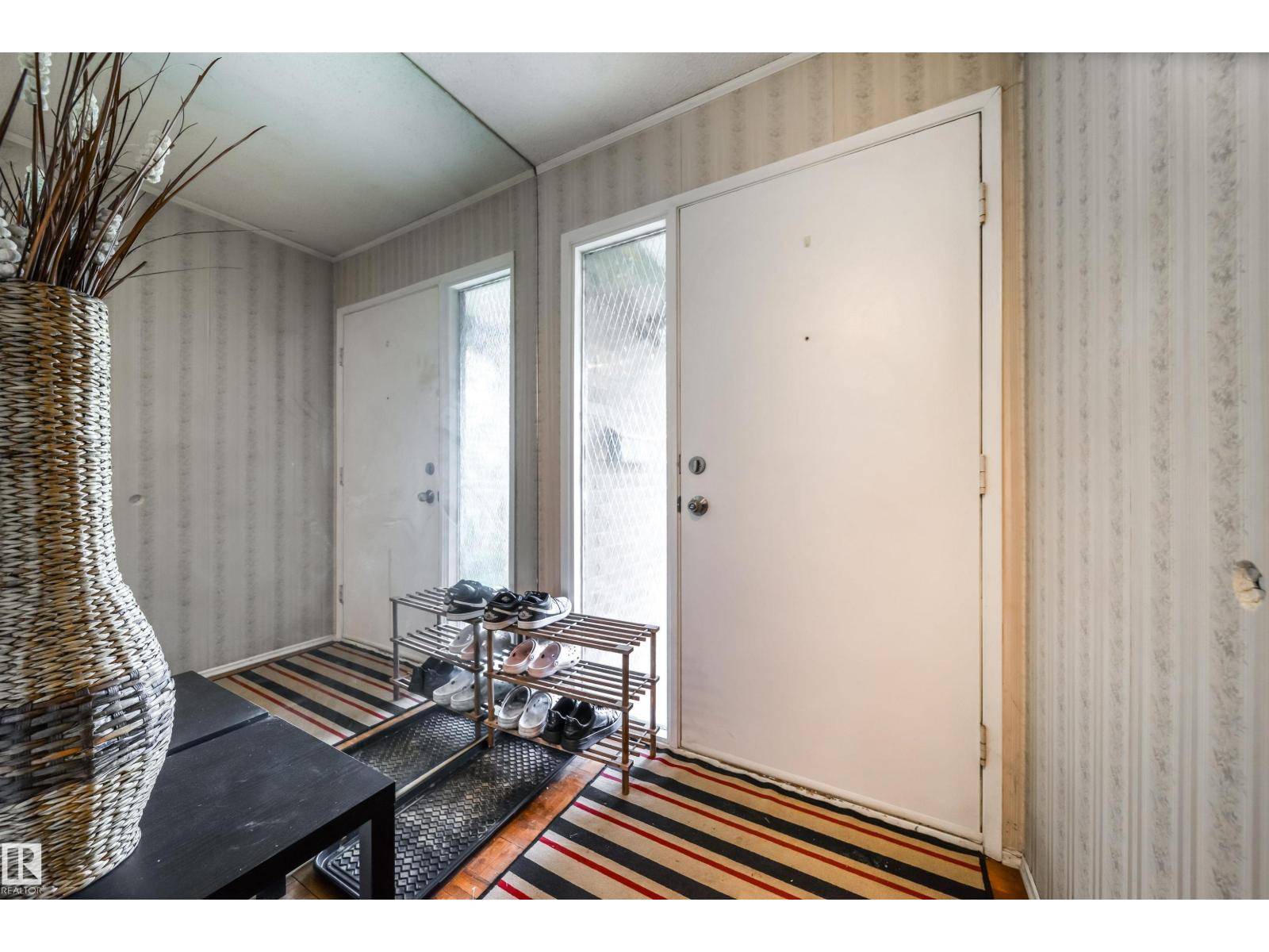 Edmonton, AB T5T2E9,18111 76 AV NW