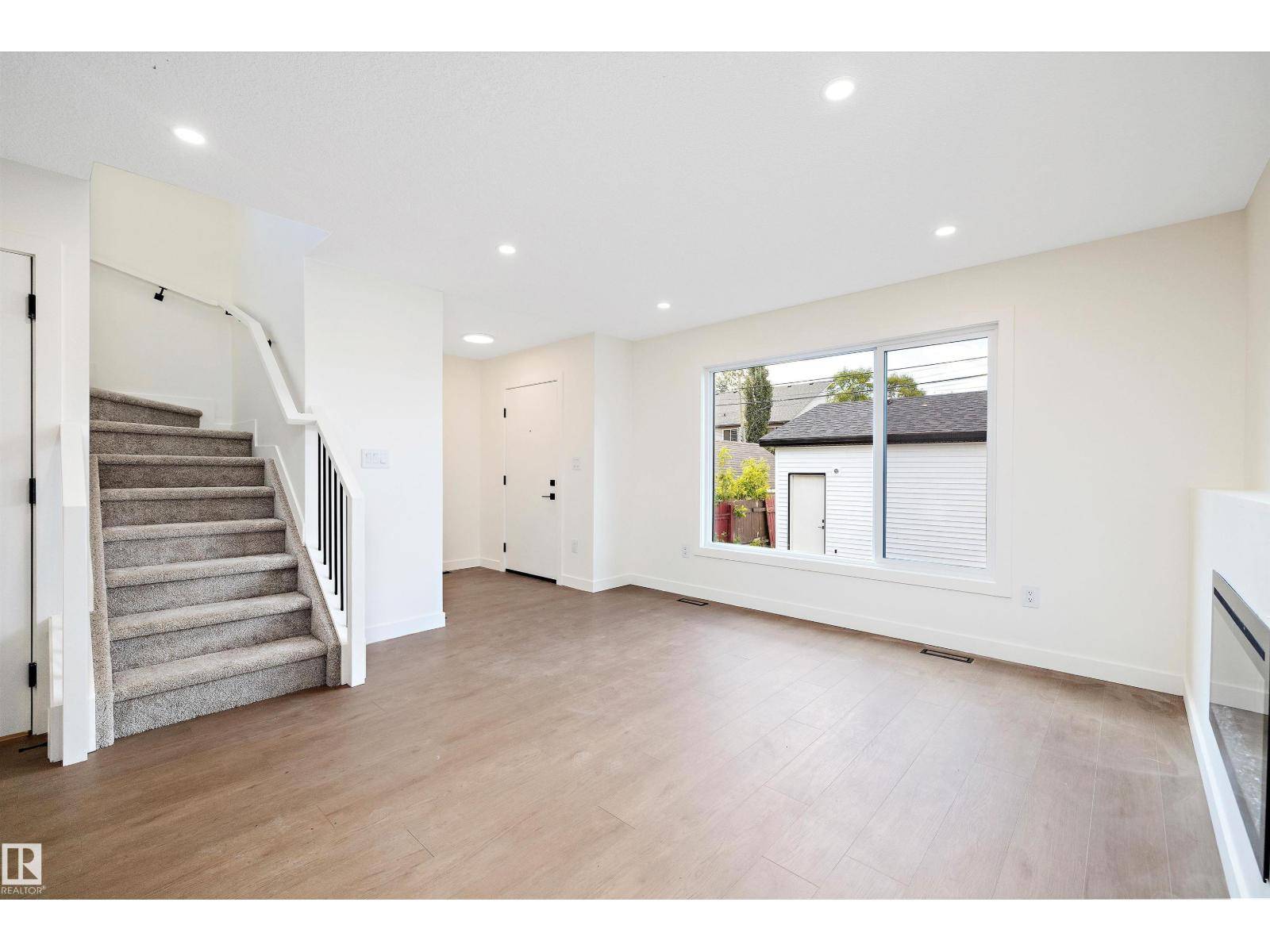 Edmonton, AB T5B4B3,11738 91 ST NW