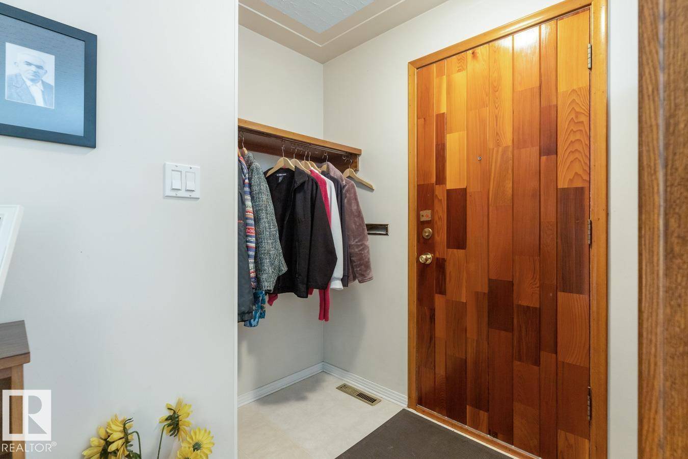 Edmonton, AB T5E3Y1,12812 95 ST NW