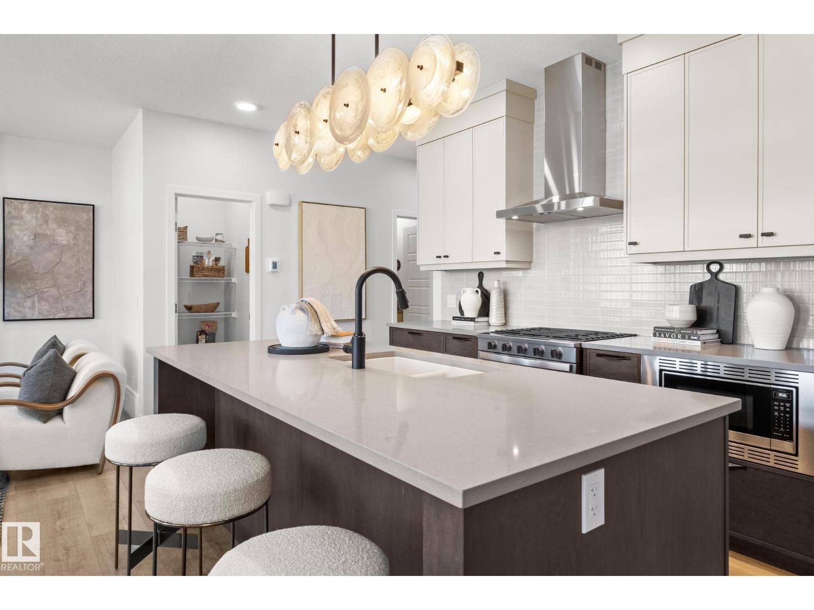 Edmonton, AB T6X3G9,2130 MUCKLEPLUM CR SW