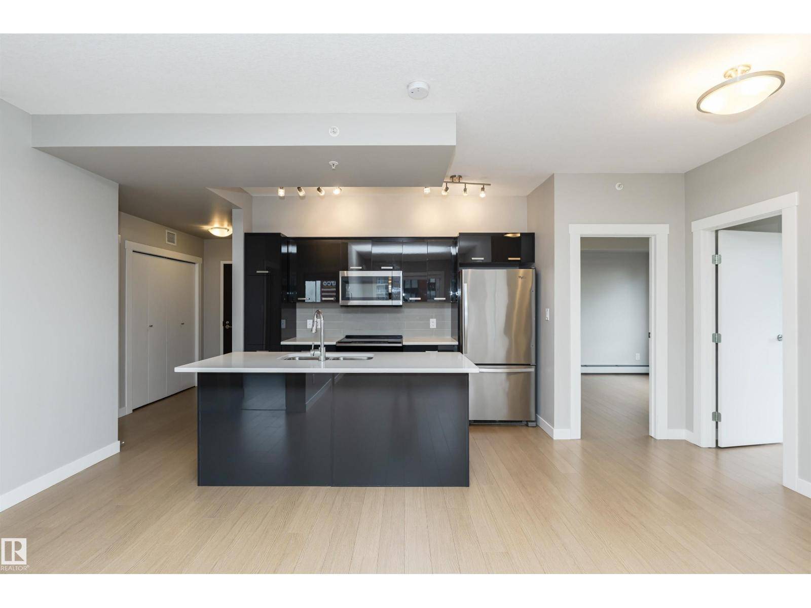 Edmonton, AB T5J0E9,#1902 10410 102 AV NW