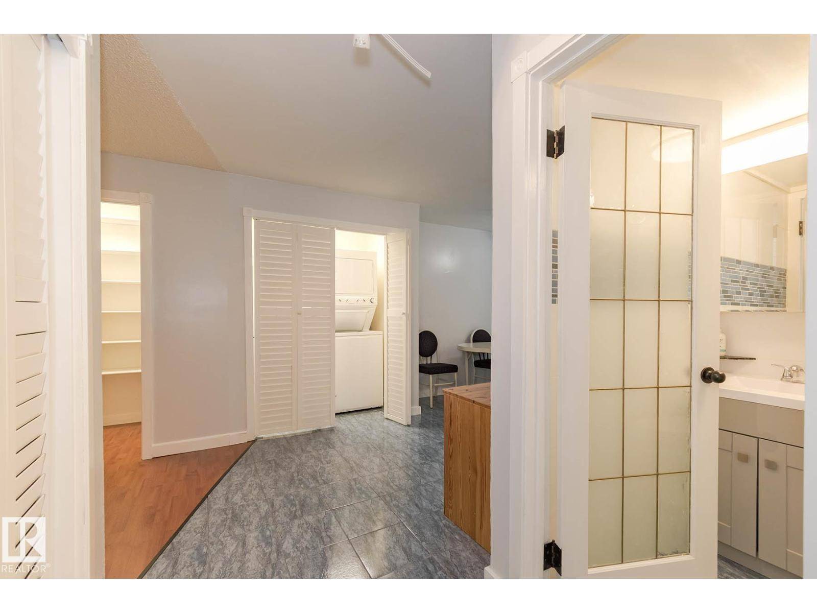 Edmonton, AB T5H1E3,#102 11325 109 AV NW