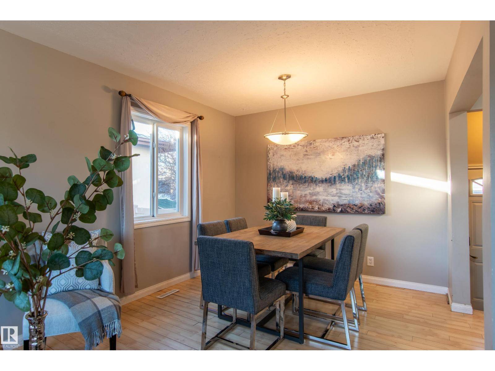 Edmonton, AB T5R1A1,8916 148 ST NW