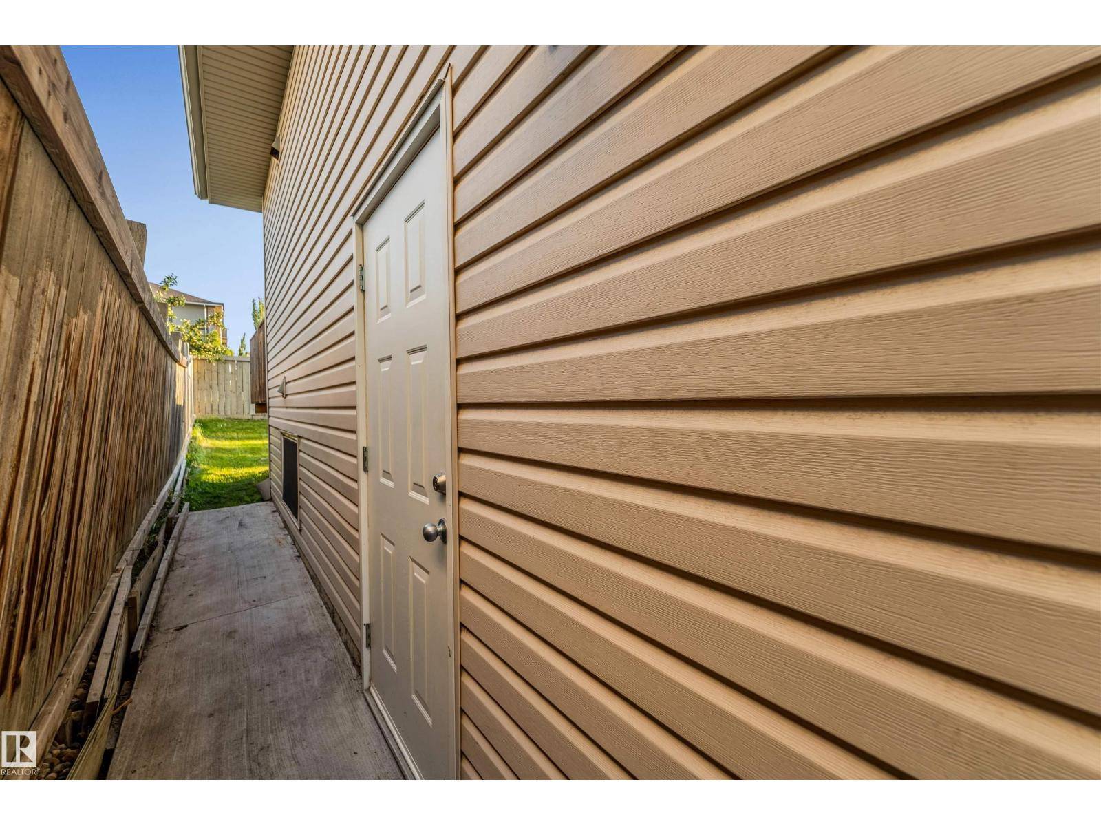 Edmonton, AB T6T0G7,3015 24 AV NW