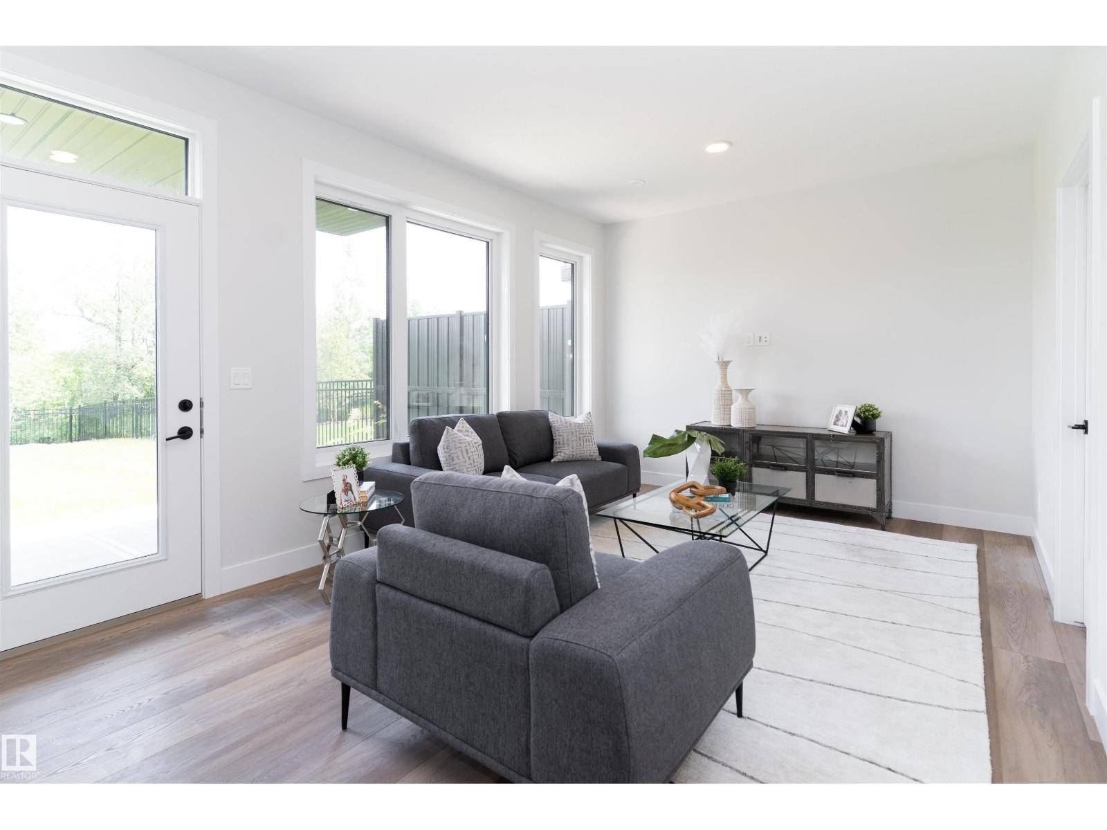 Edmonton, AB T6R0X2,#26 7121 MAY CR NW