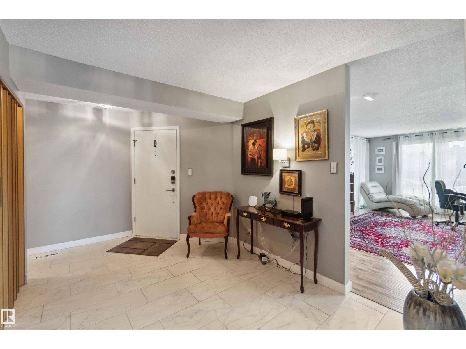 Edmonton, AB T6E5J5,#305 8707 107 ST NW