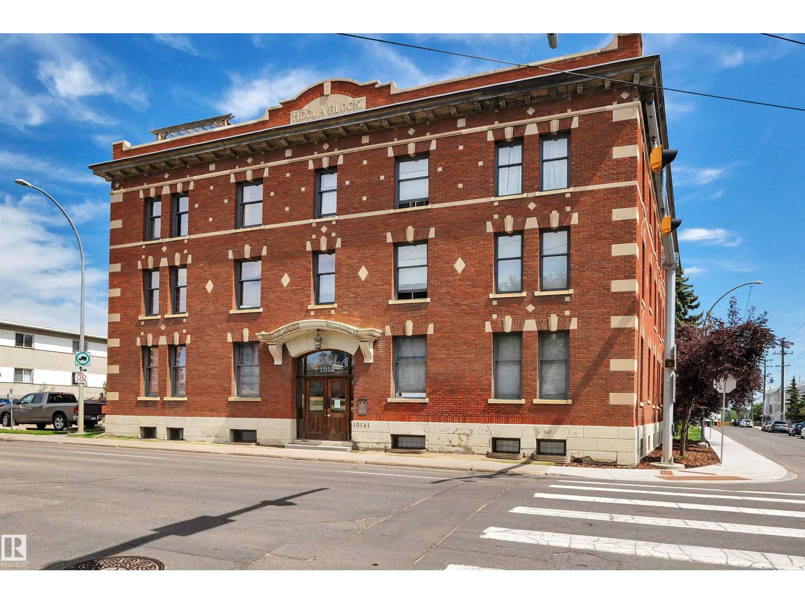 Edmonton, AB T5H2A8,#205 10141 95 ST NW