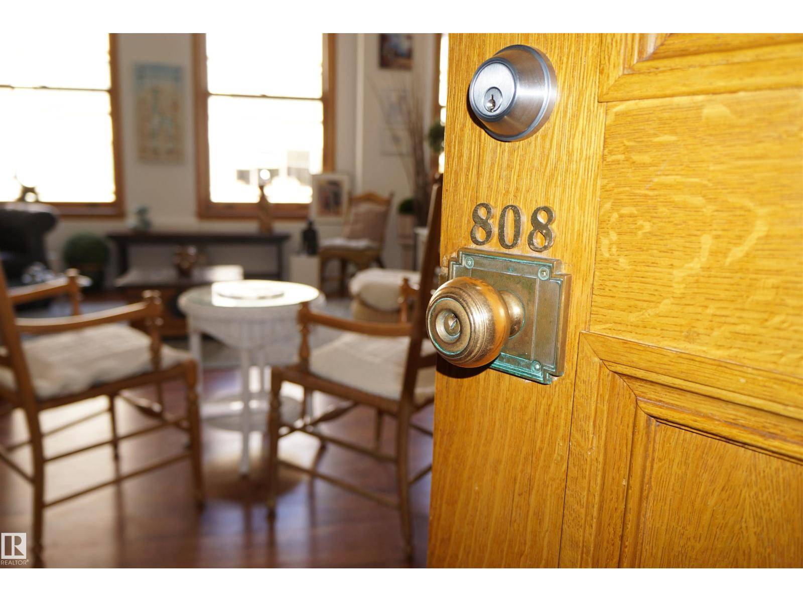 Edmonton, AB T5J0N8,#808 10134 100 ST NW