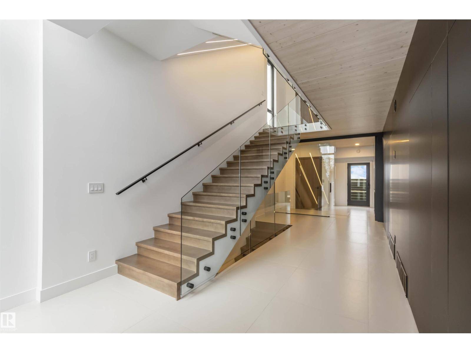 Edmonton, AB T6C4C8,8915 STRATHEARN DR NW