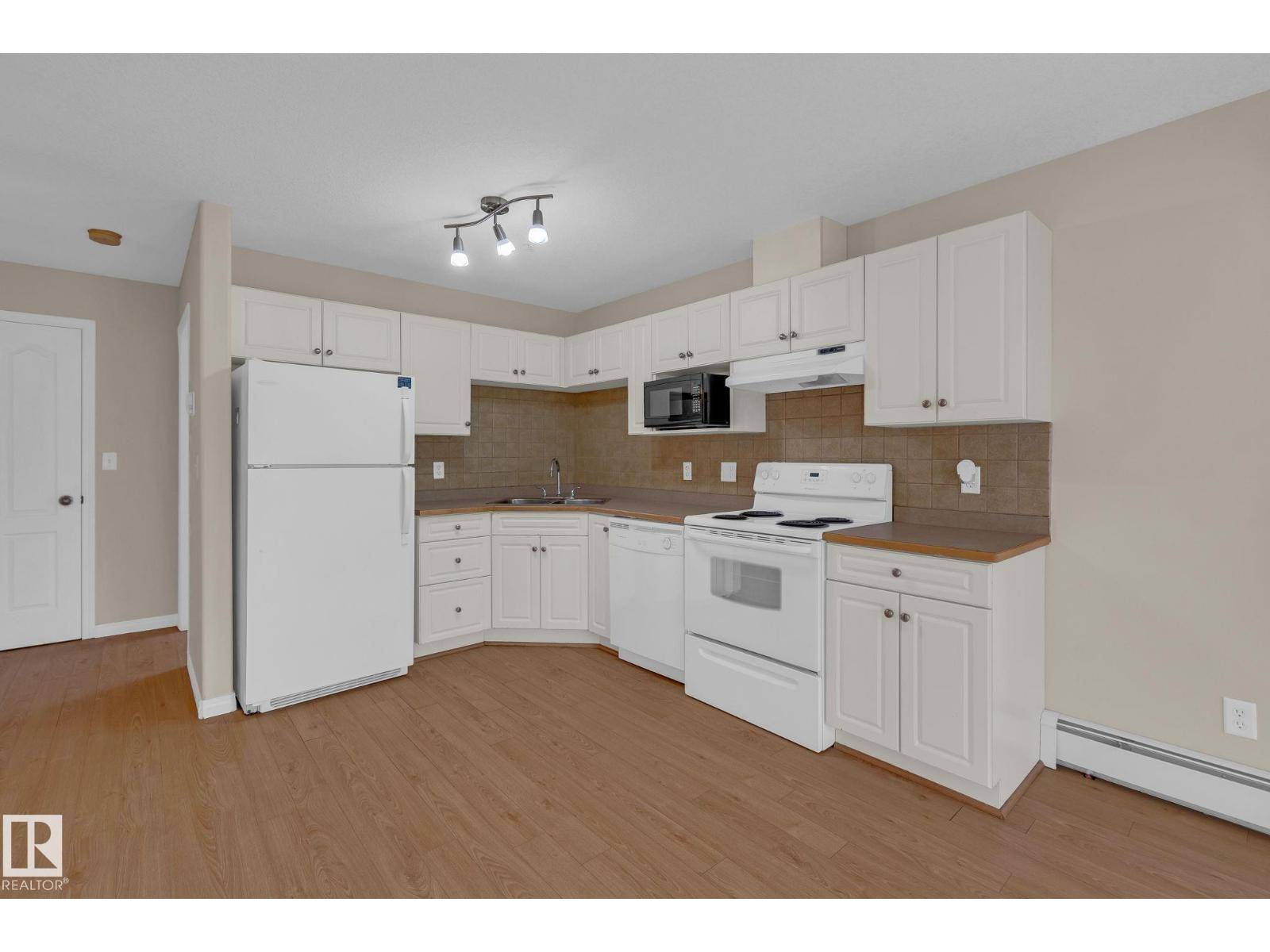 Edmonton, AB T5X6J4,#212 12550 140 AV NW