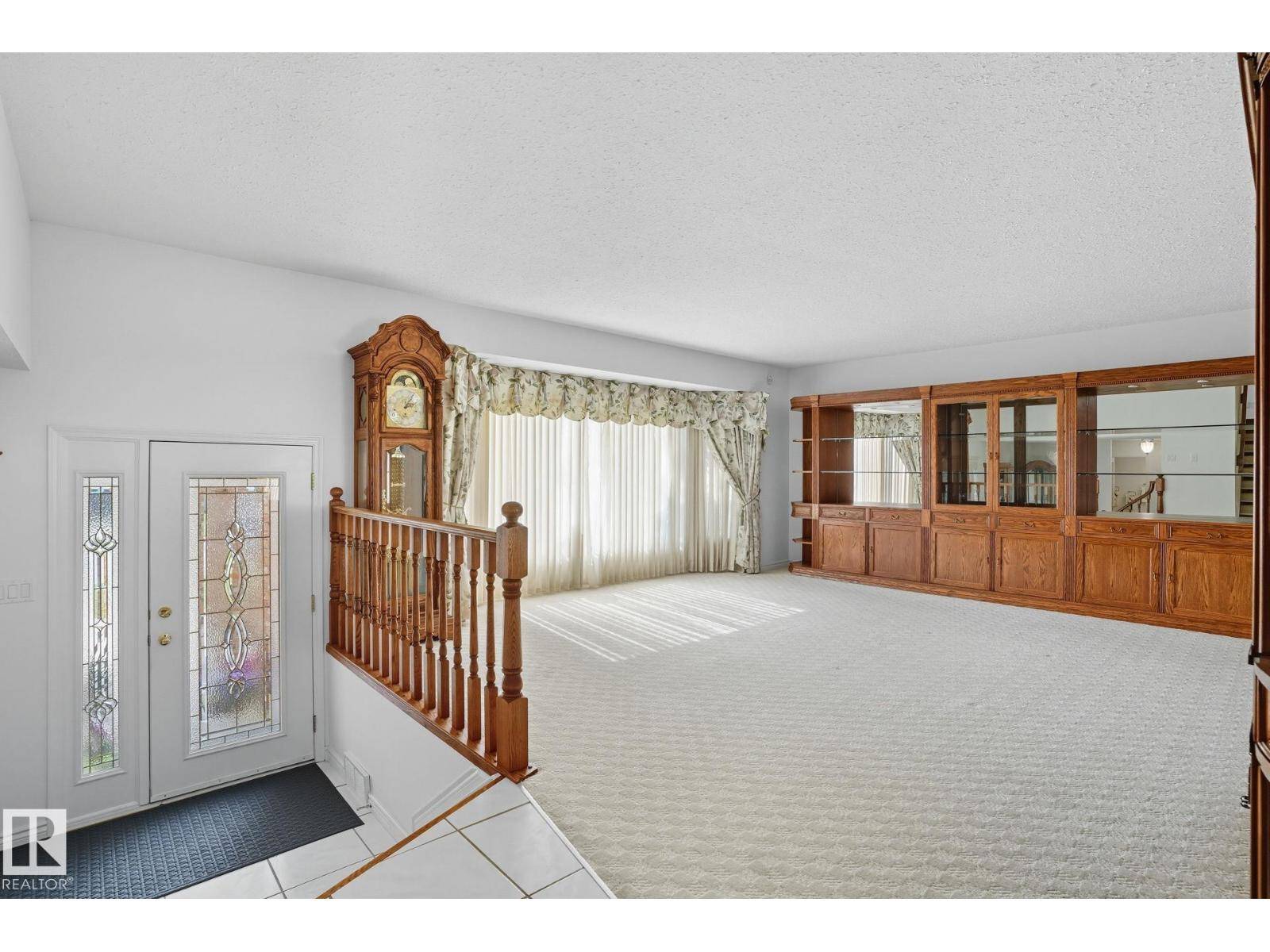 Edmonton, AB T6J3B4,10430 31A AV NW