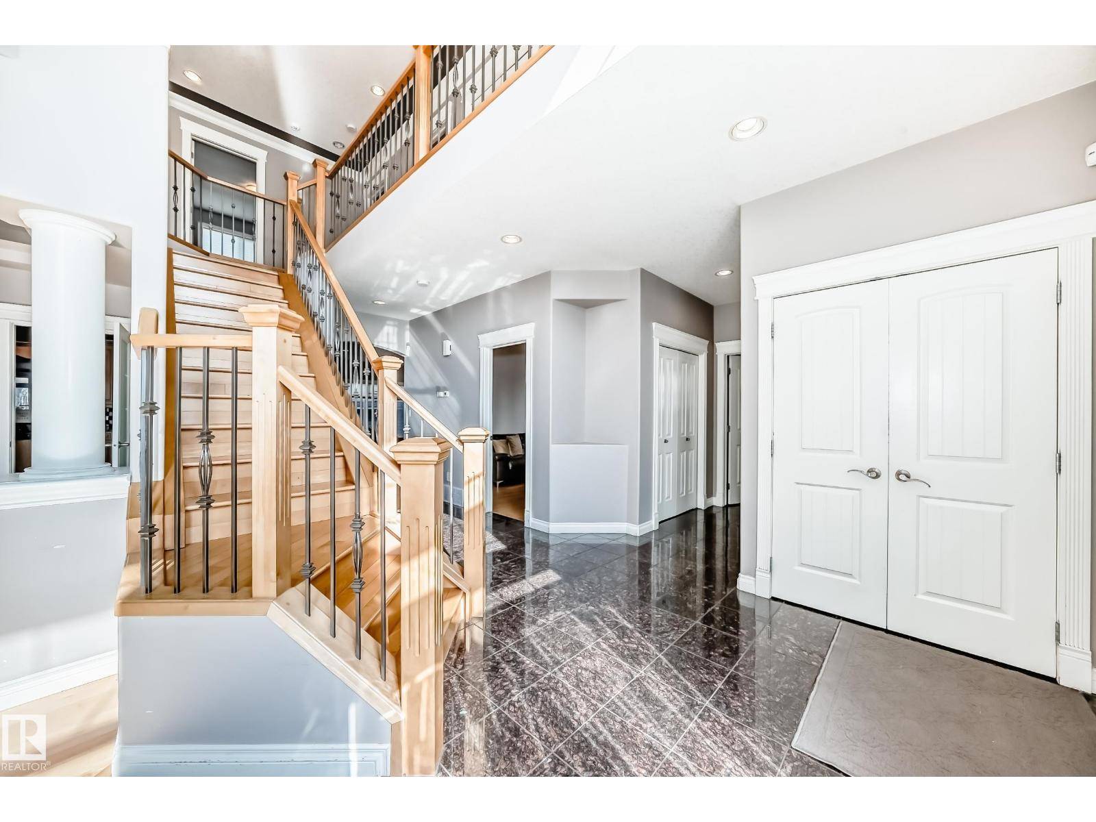 Edmonton, AB T6V0B9,13608 160 AV NW