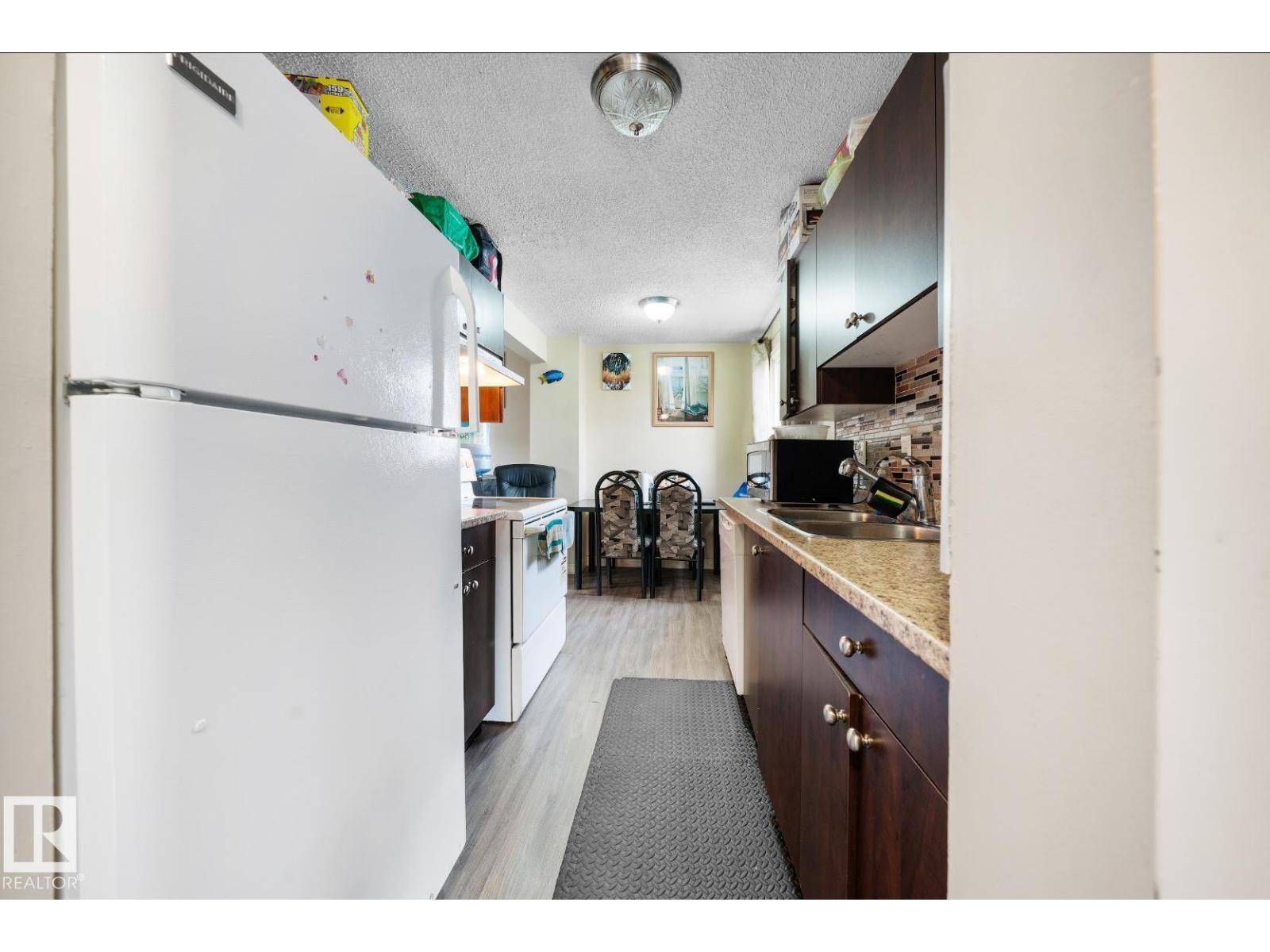 Edmonton, AB T5A2X5,285 HARRISON DR NW