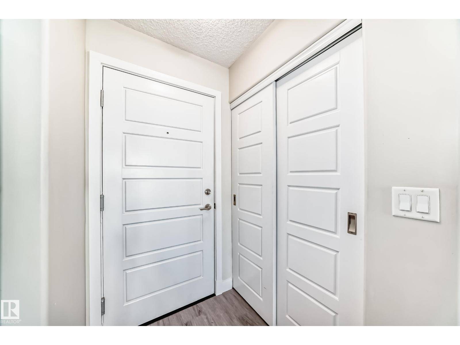 Edmonton, AB T5X0G1,#220 14808 125 ST NW