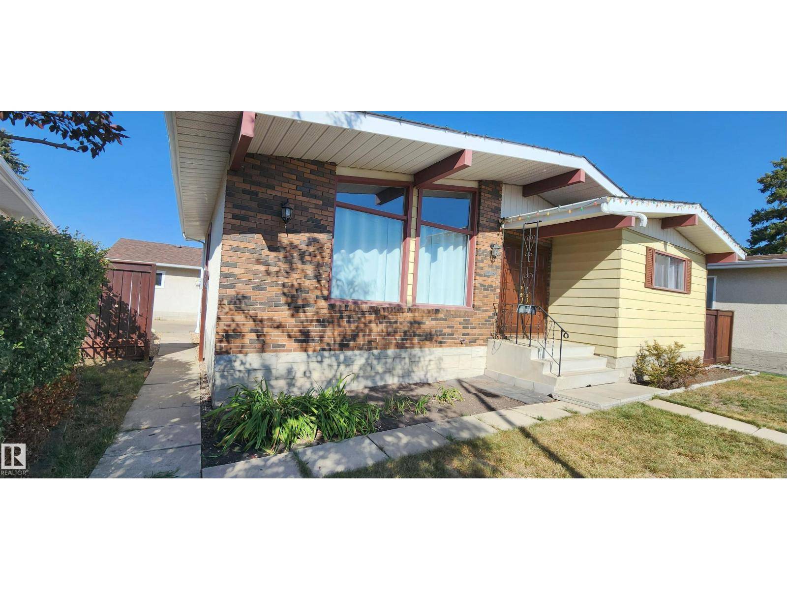 Edmonton, AB T5X1L6,11436 143 AV NW