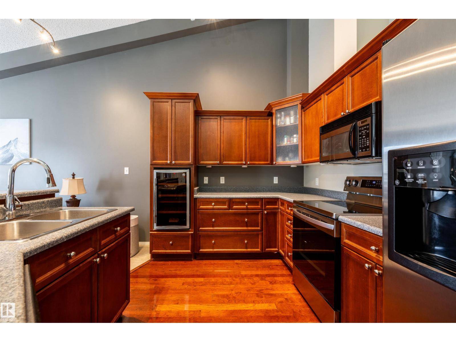 Edmonton, AB T5K2Y8,#515 10311 111 ST NW