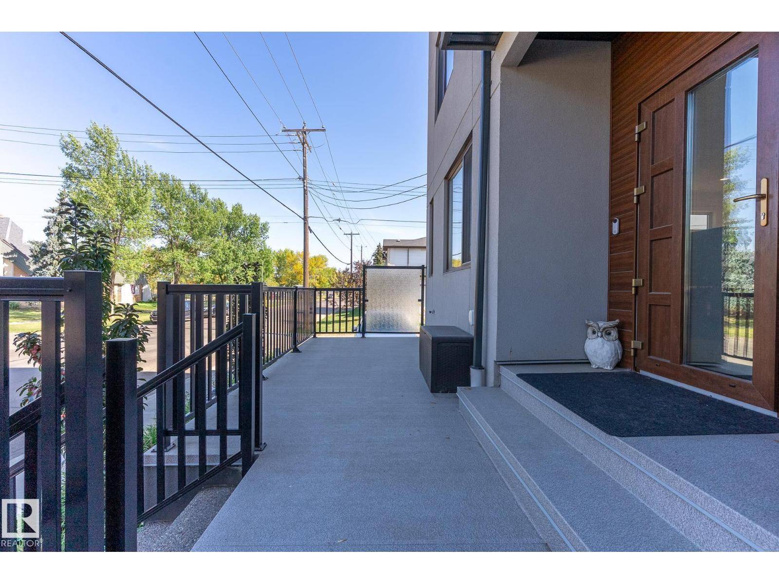 Edmonton, AB T5P3G2,15915 104 AV NW