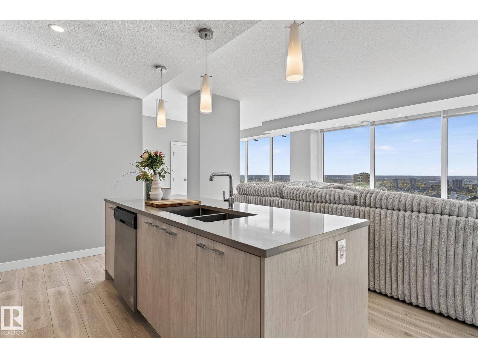 Edmonton, AB T5J0L1,#3100 10180 103 ST NW