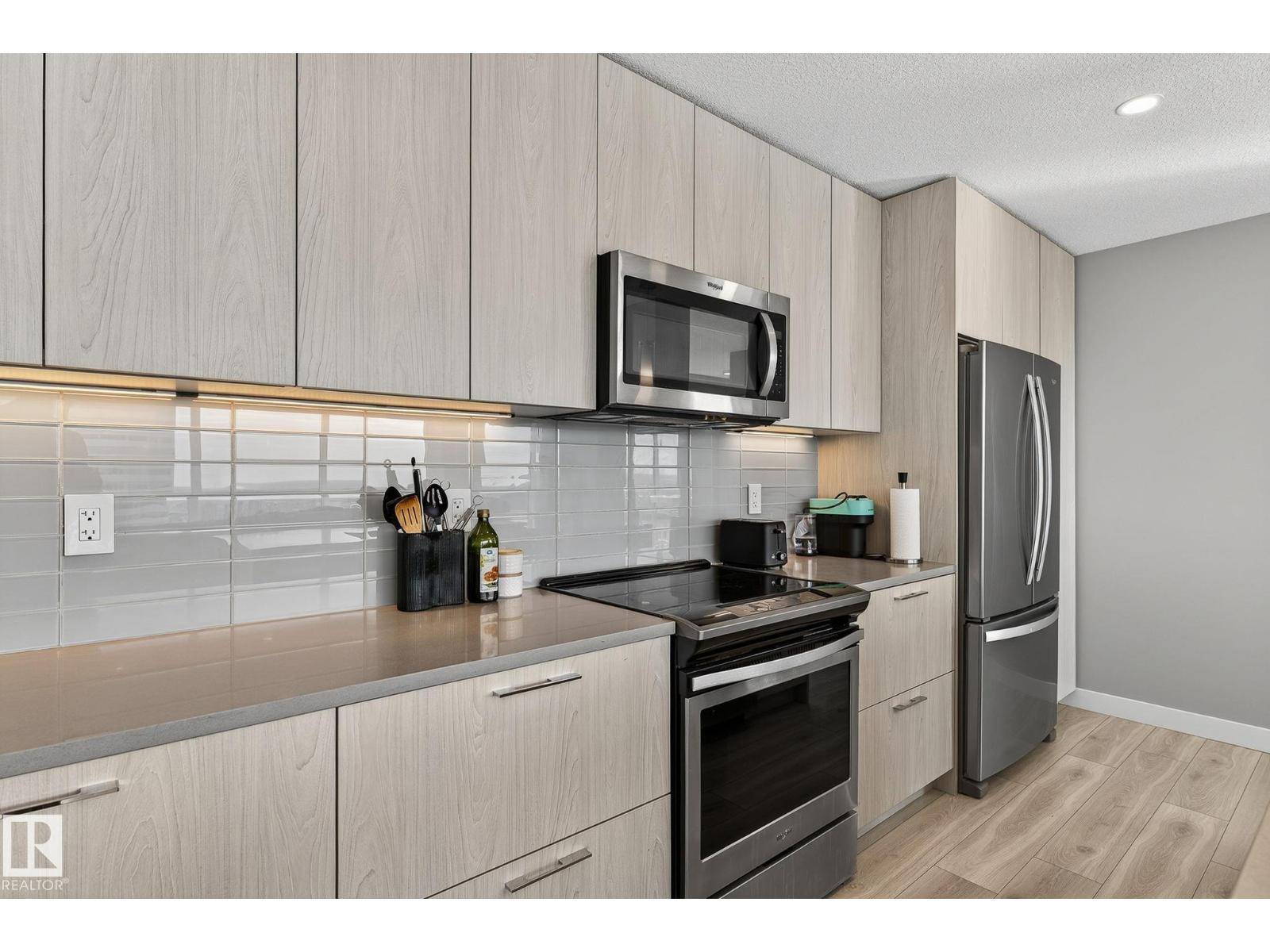 Edmonton, AB T5J0L1,#3100 10180 103 ST NW