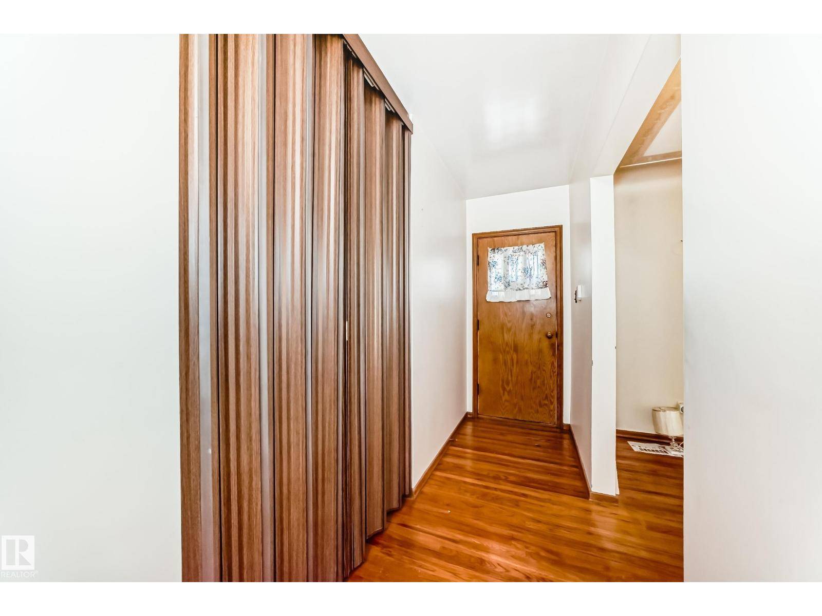 Edmonton, AB T5G2M8,11424 105 ST NW