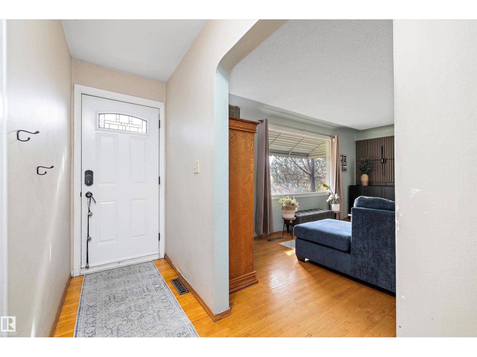 Edmonton, AB T6C2G7,8006 75 ST NW