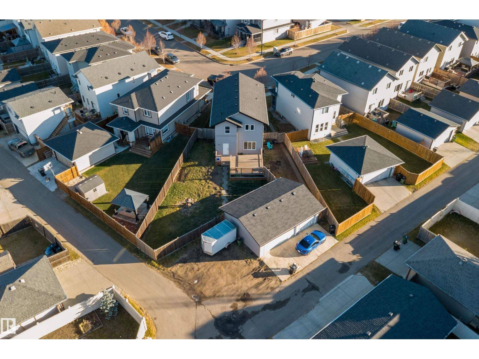 Edmonton, AB T6W2H6,1104 161 ST SW