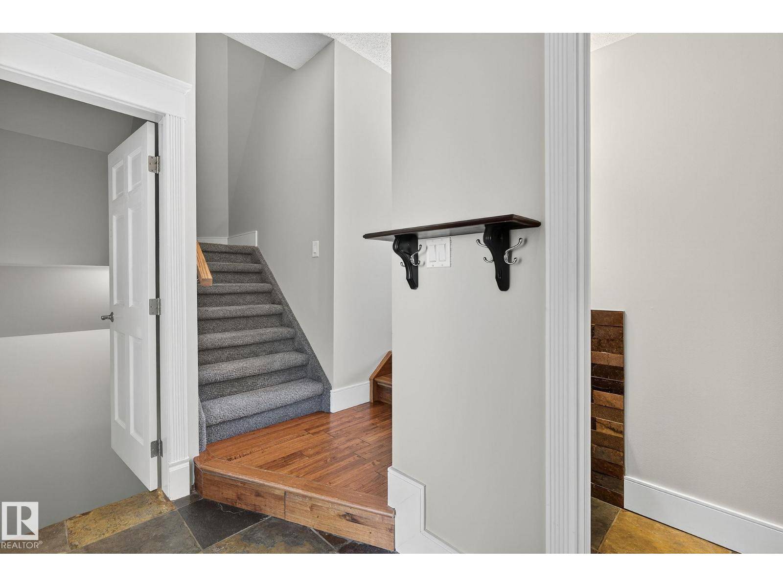 Edmonton, AB T5T8C6,146 CALLINGWOOD PL NW