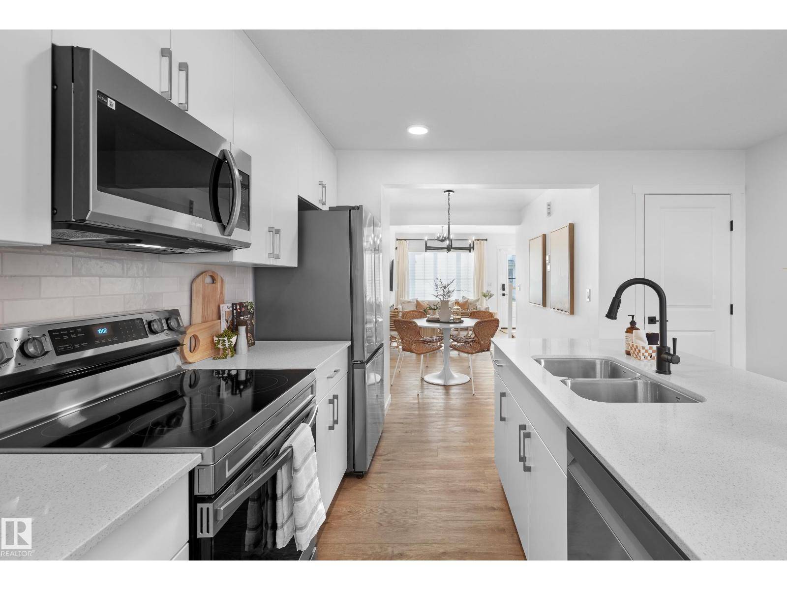 Edmonton, AB T6T2N8,433 ASTER DR NW