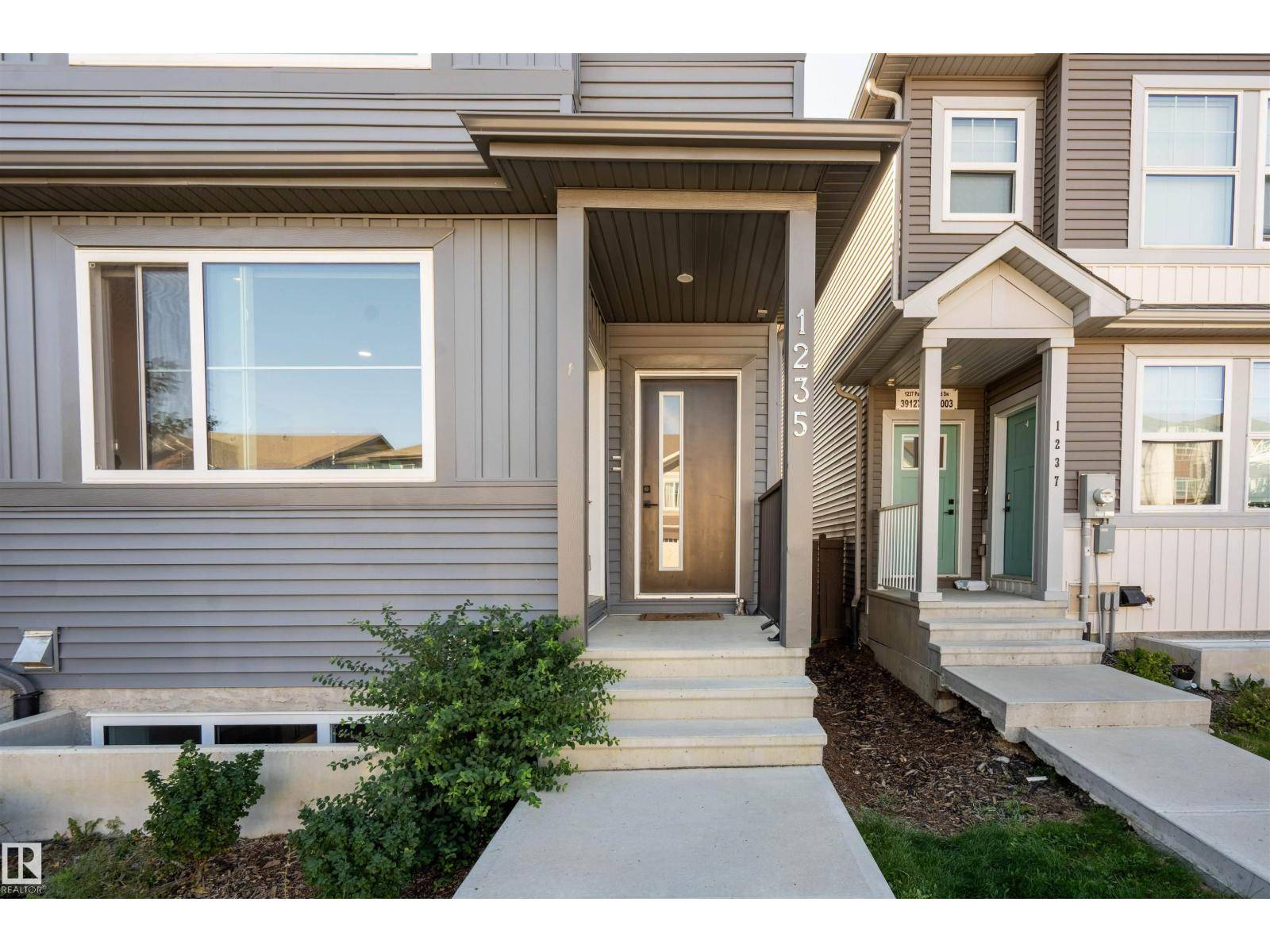 Edmonton, AB T6W4W3,1235 PODERSKY WD SW