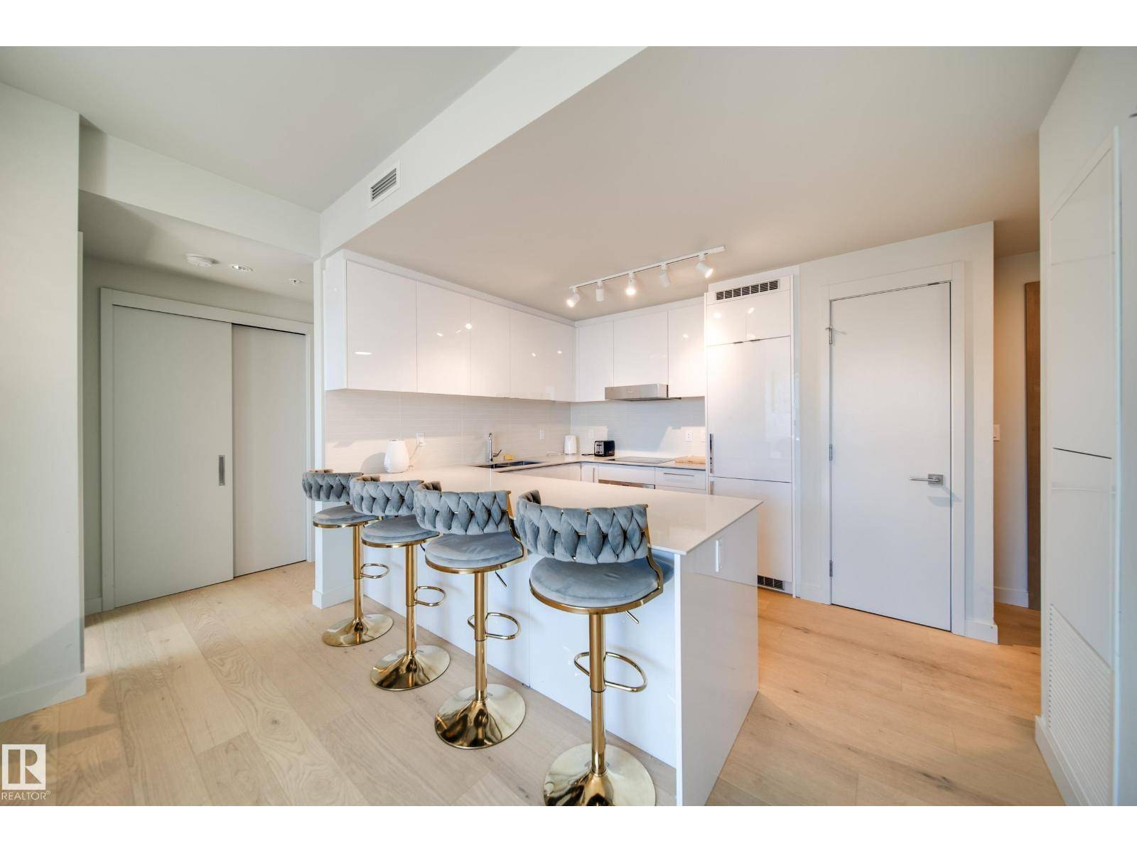 Edmonton, AB T5J4Y8,#3505 10360 102 ST NW