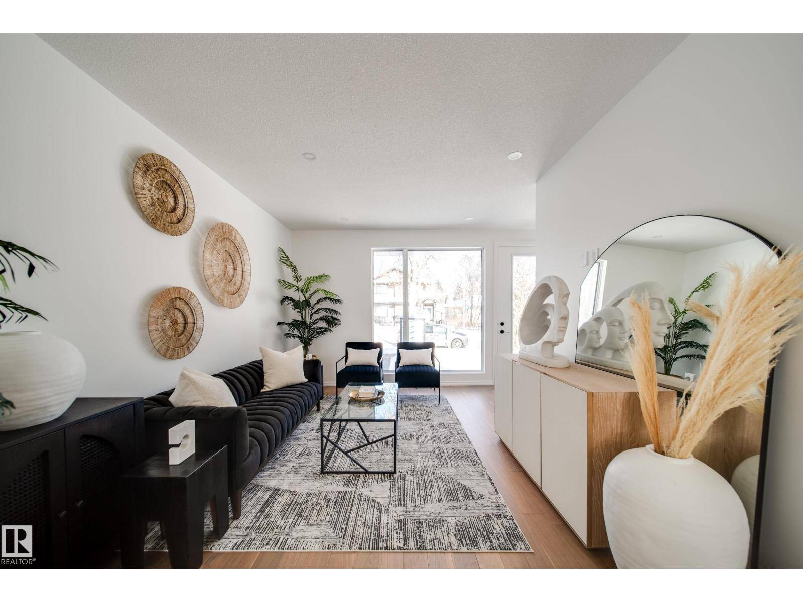 Edmonton, AB T6C0S4,7540 80 AV NW