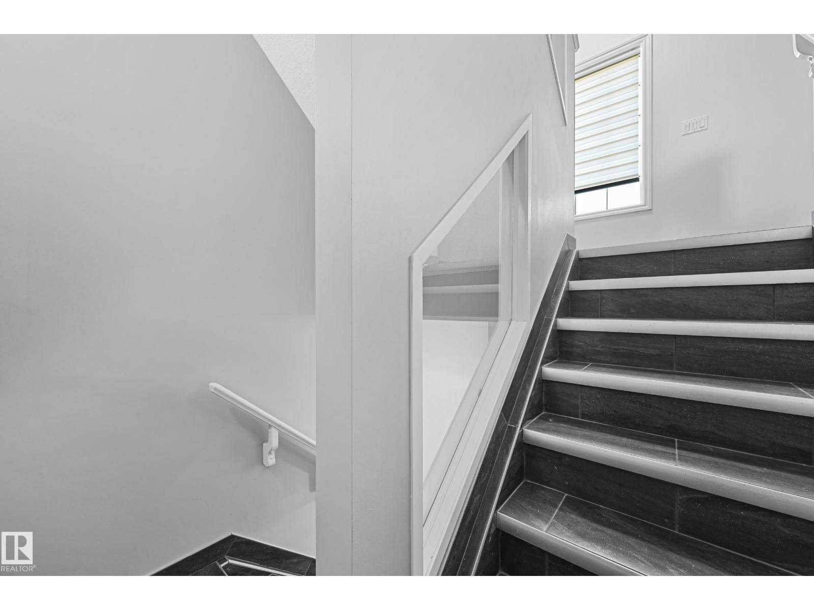 Edmonton, AB T6V0B8,#91 13825 155 AVE NW