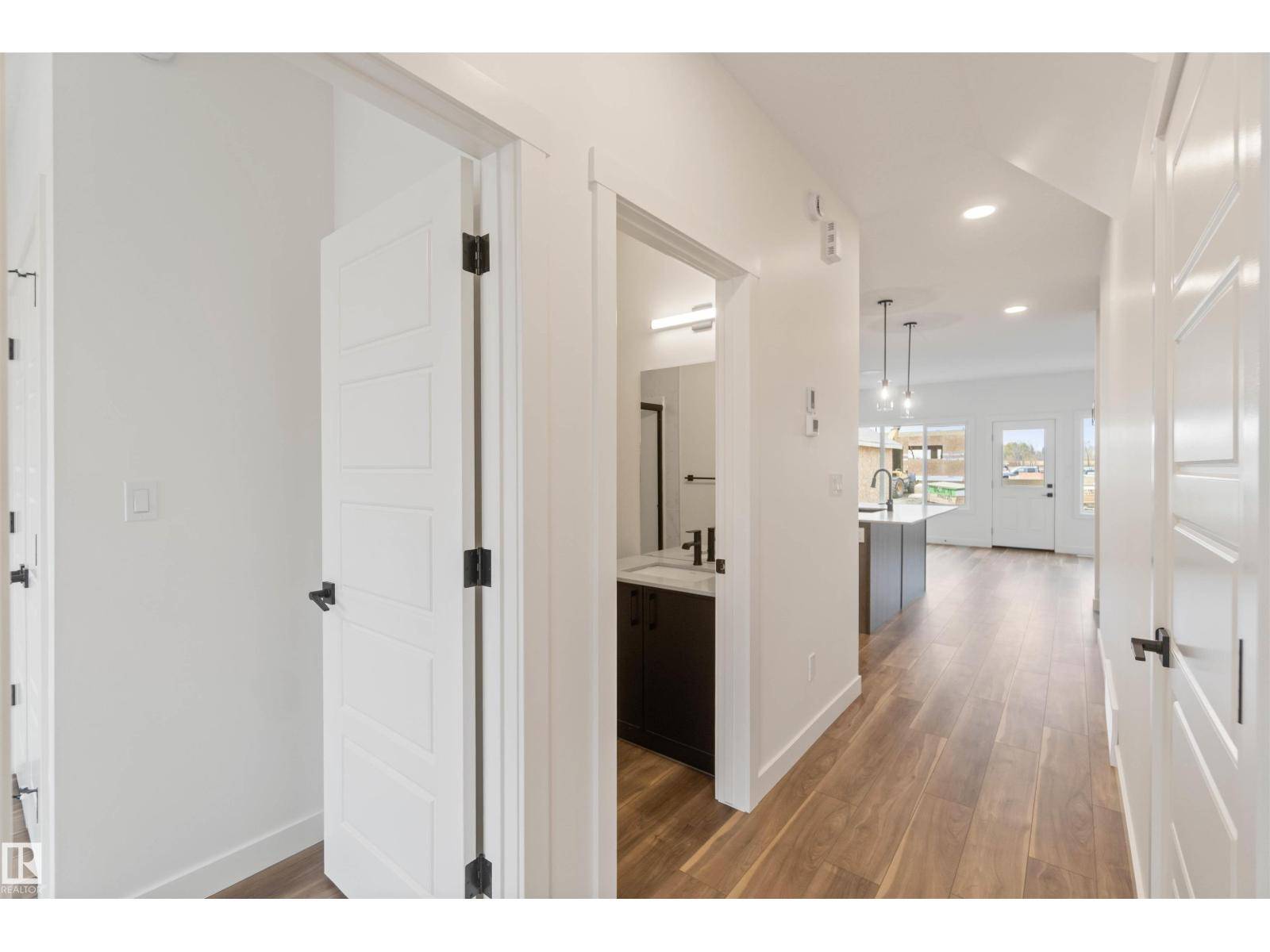 Edmonton, AB T6T2W8,1011 ASTER BV NW