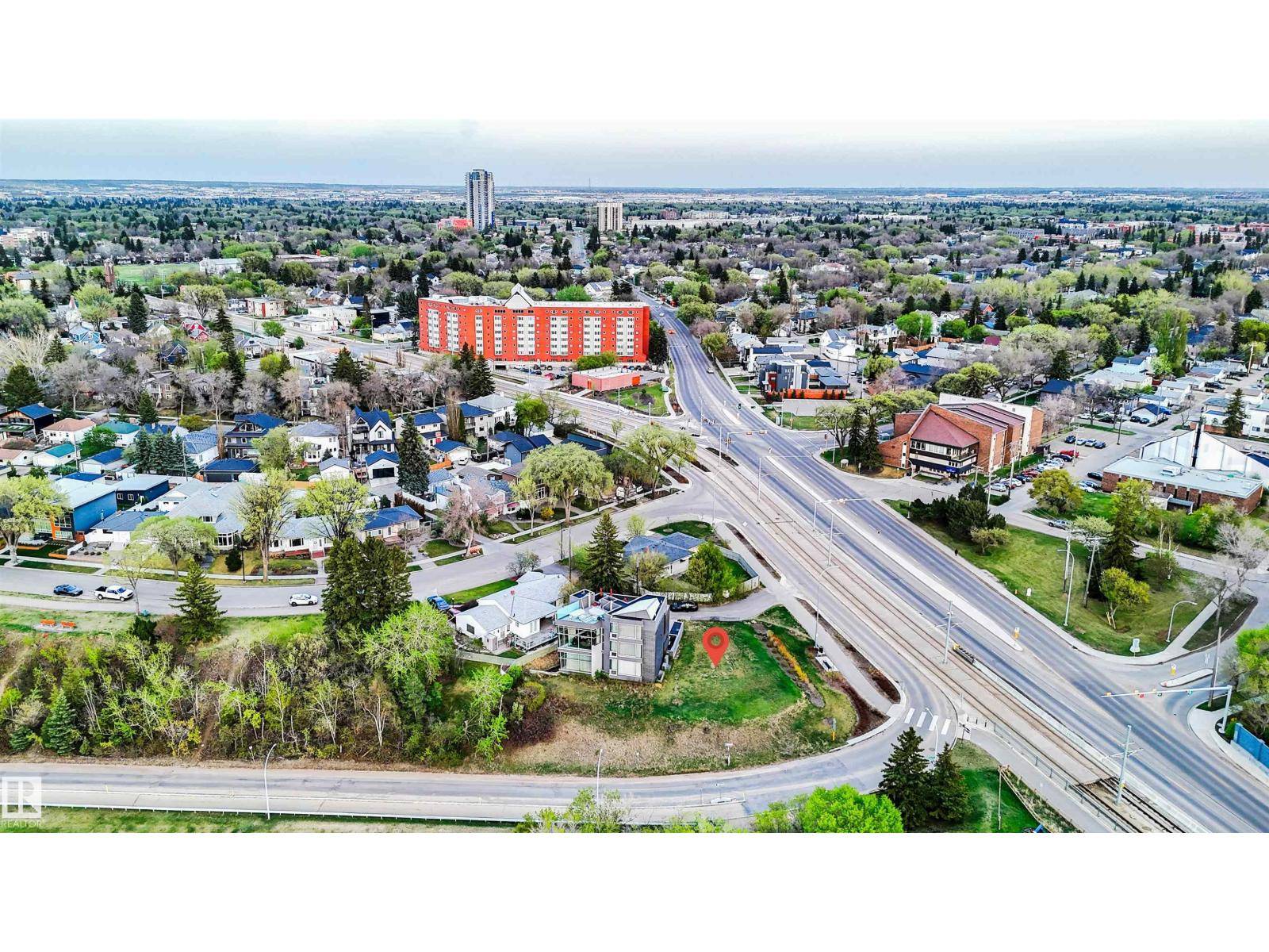 Edmonton, AB T6C4E2,9260A STRATHEARN DR NW