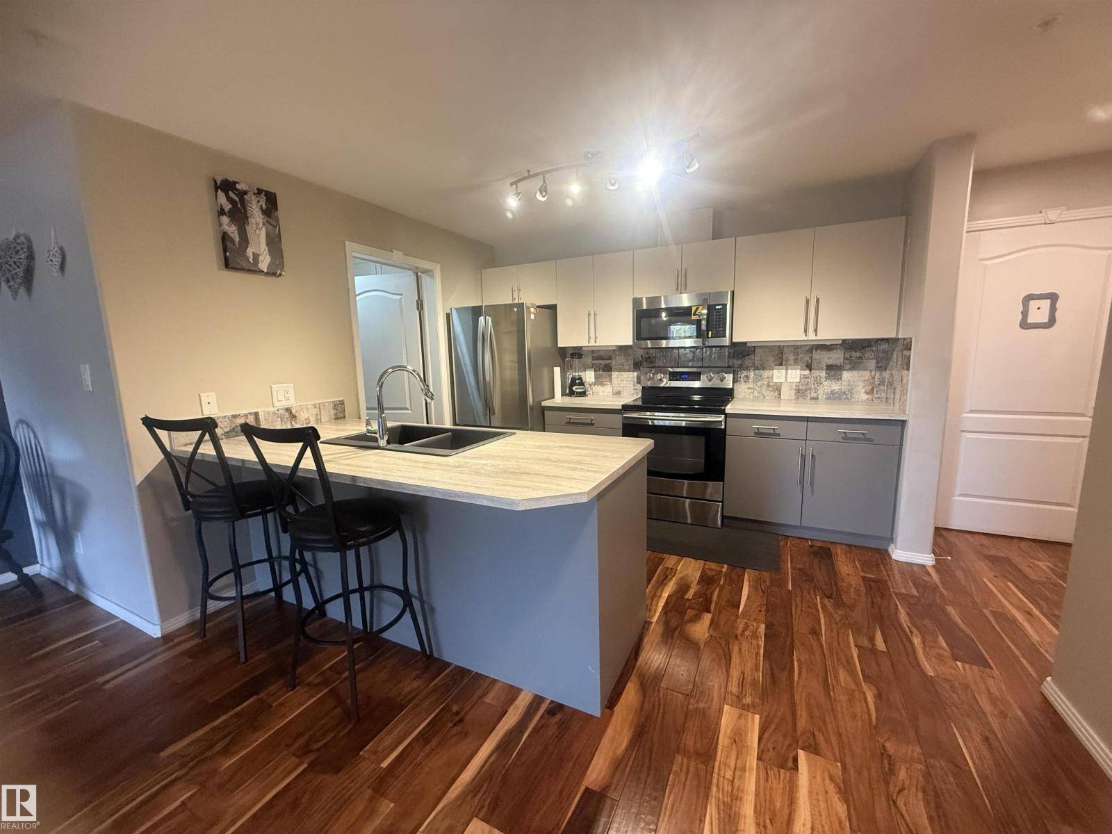 Edmonton, AB T5A5H2,#230 592 HOOKE RD NW