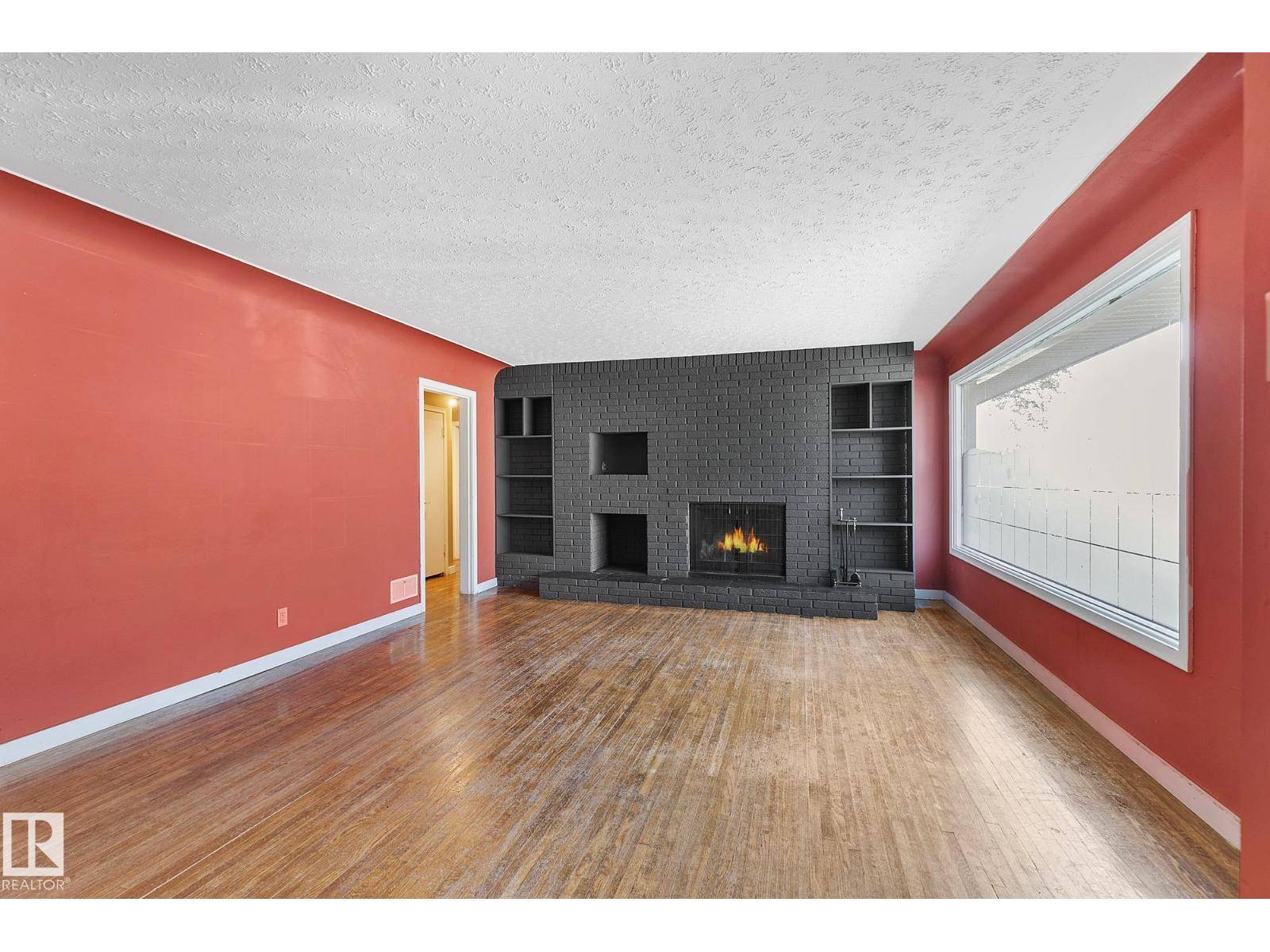 Edmonton, AB T5N0P5,13915 102 AV NW