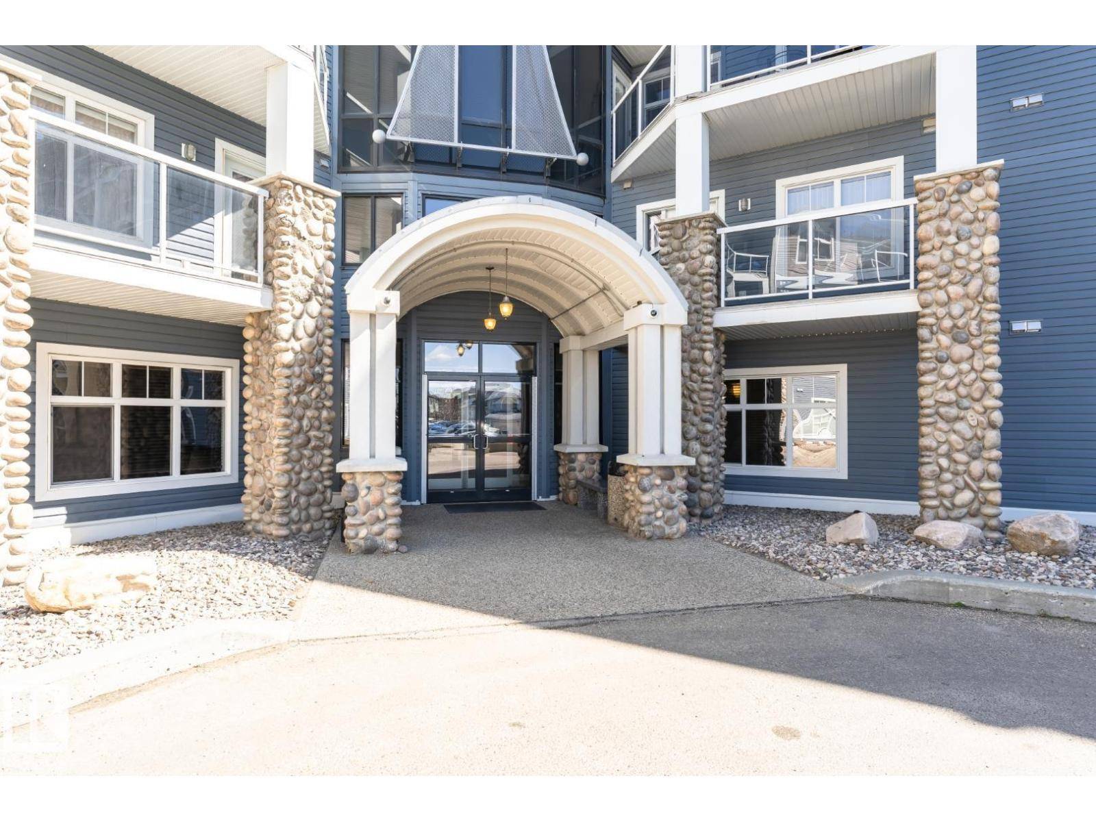 Edmonton, AB T6V0B4,#113 16035 132 ST NW