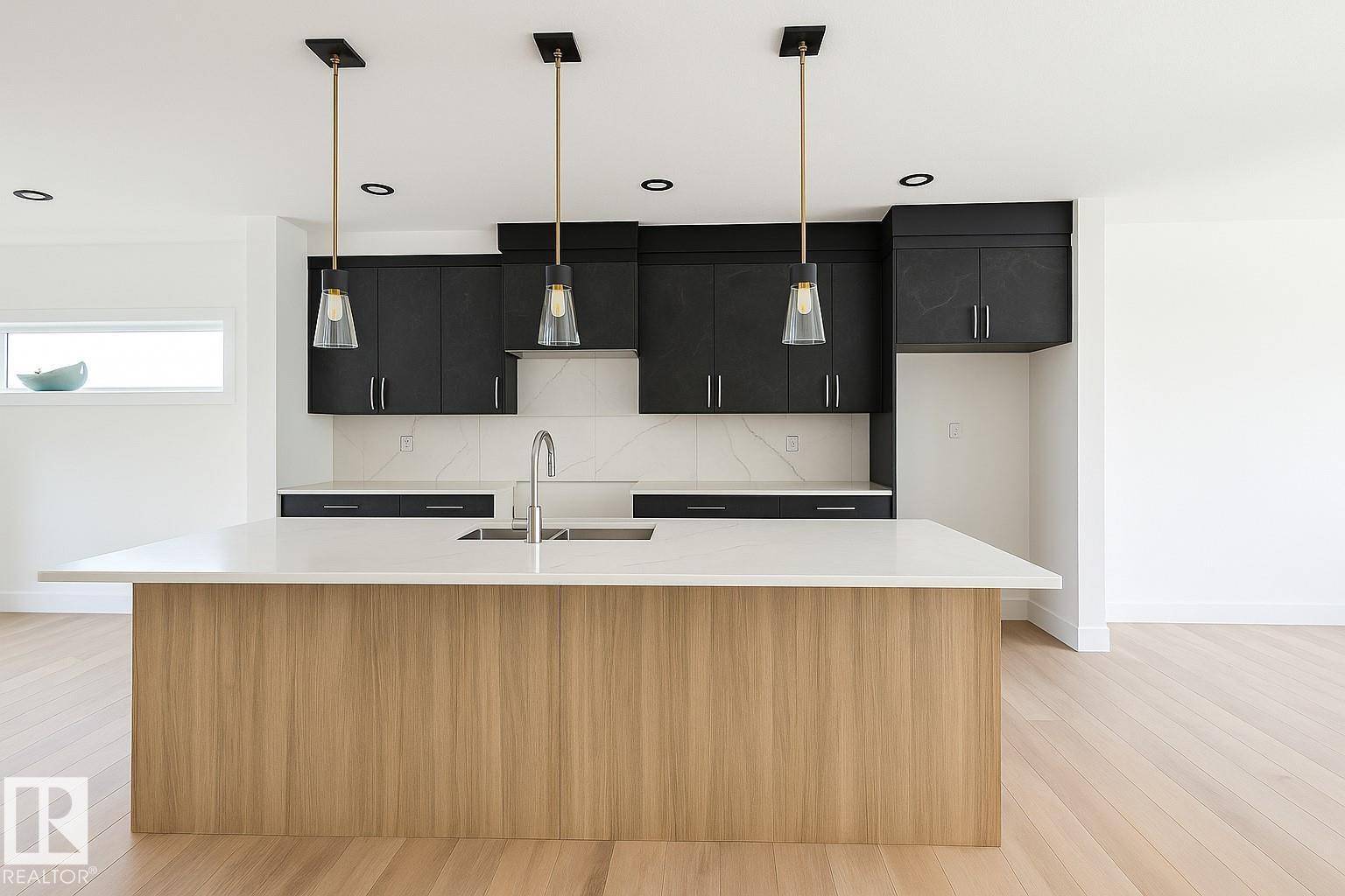 Edmonton, AB T6H2M1,5304 104A ST NW